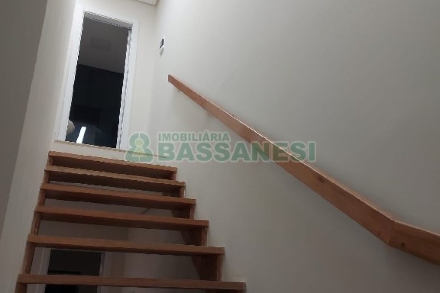 Casa com 56m², 2 dormitórios, 1 vaga, no bairro São Luiz em Caxias do Sul para Comprar