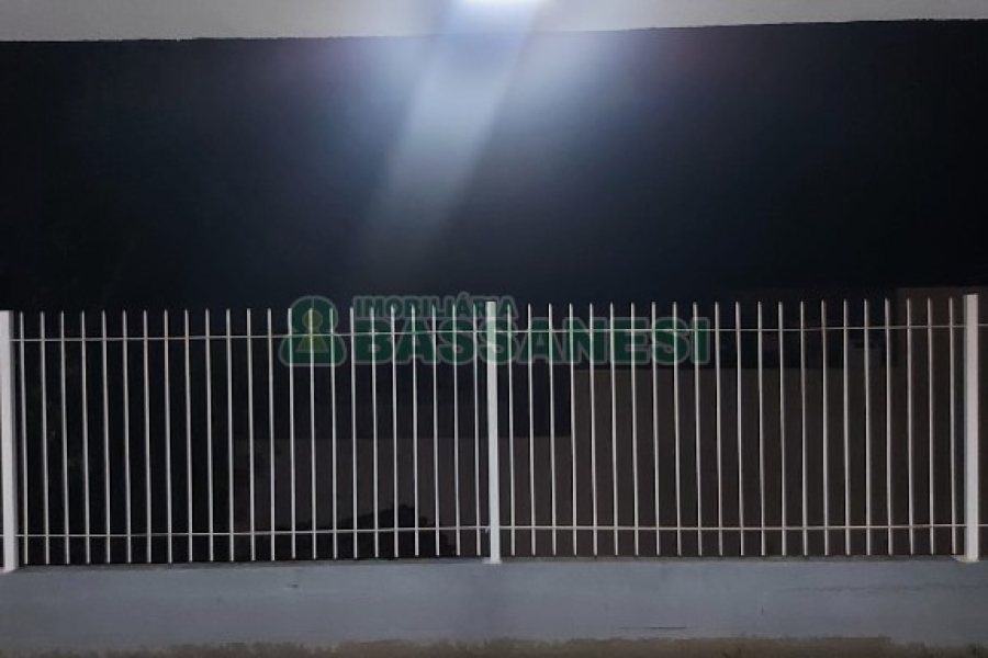 Casa com 56m², 2 dormitórios, 1 vaga, no bairro São Luiz em Caxias do Sul para Comprar