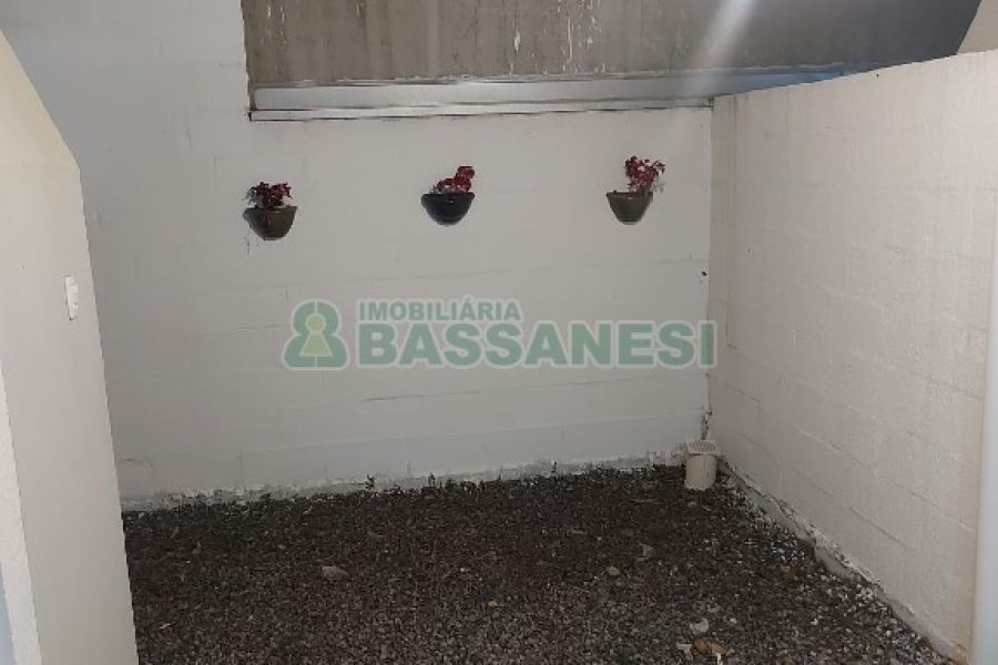 Casa com 56m², 2 dormitórios, 1 vaga, no bairro São Luiz em Caxias do Sul para Comprar