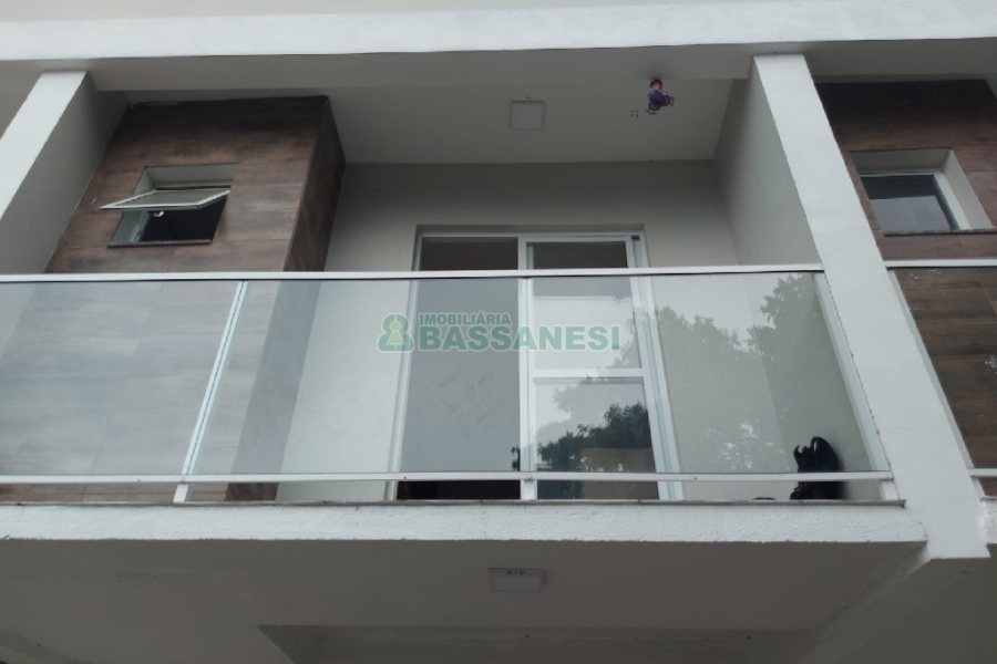 Casa com 56m², 2 dormitórios, 1 vaga, no bairro São Luiz em Caxias do Sul para Comprar