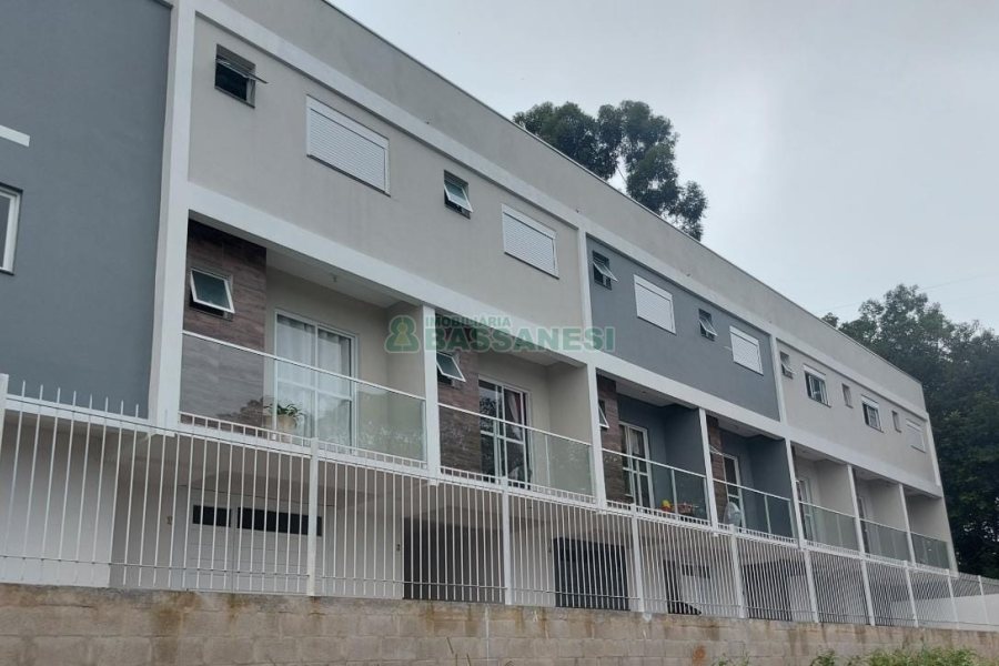 Casa com 56m², 2 dormitórios, 1 vaga, no bairro São Luiz em Caxias do Sul para Comprar