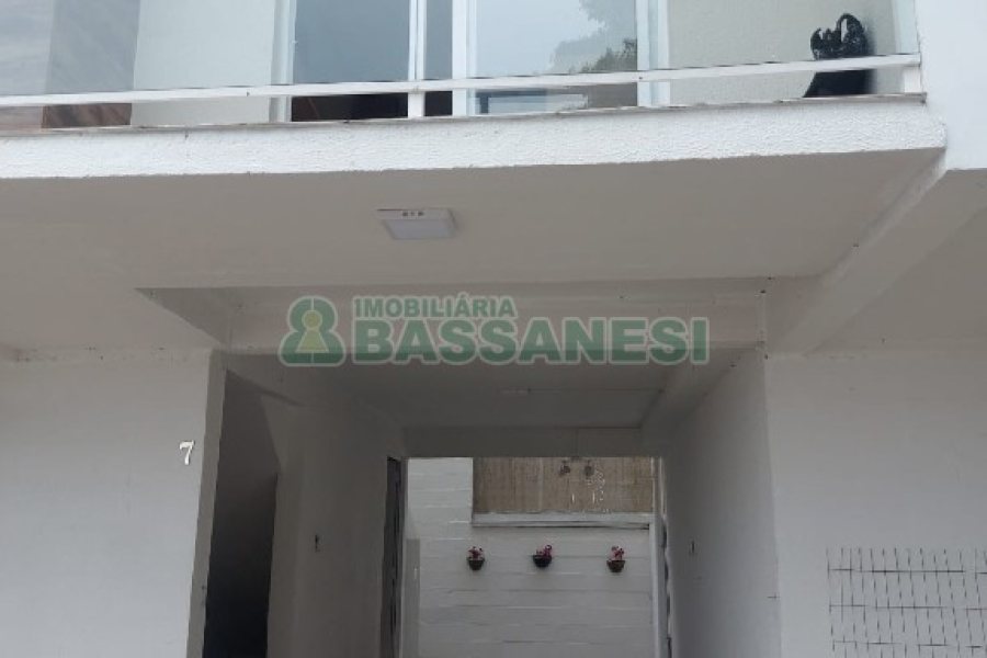Casa com 56m², 2 dormitórios, 1 vaga, no bairro São Luiz em Caxias do Sul para Comprar