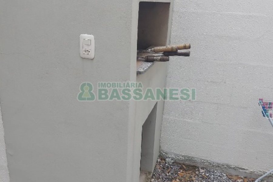 Casa com 56m², 2 dormitórios, 1 vaga, no bairro São Luiz em Caxias do Sul para Comprar