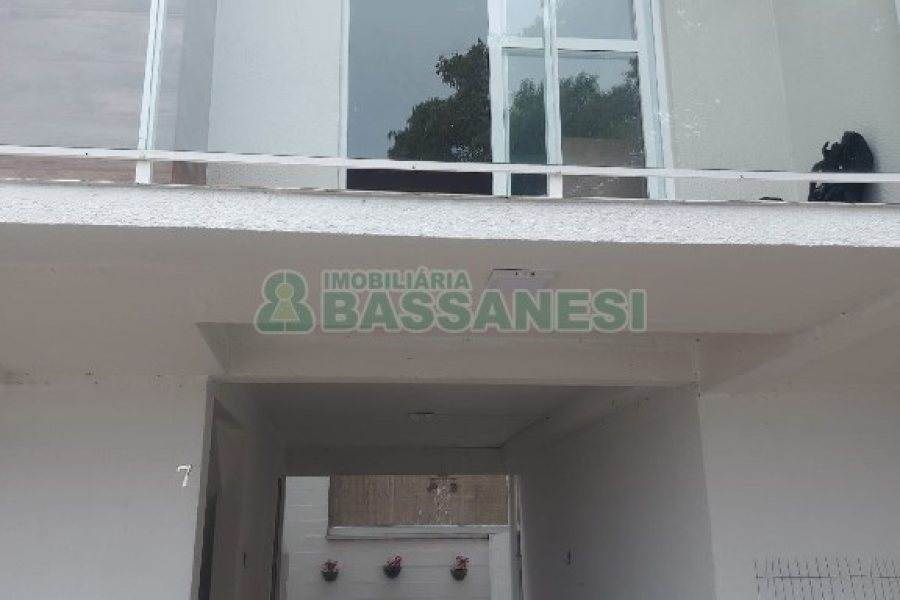 Casa com 56m², 2 dormitórios, 1 vaga, no bairro São Luiz em Caxias do Sul para Comprar