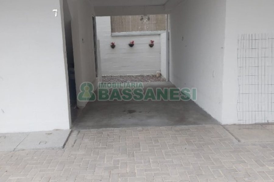 Casa com 56m², 2 dormitórios, 1 vaga, no bairro São Luiz em Caxias do Sul para Comprar