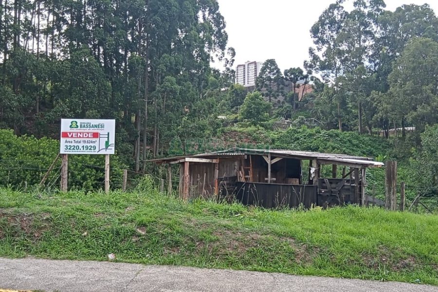 Terreno, no bairro Cruzeiro em Caxias do Sul para Comprar