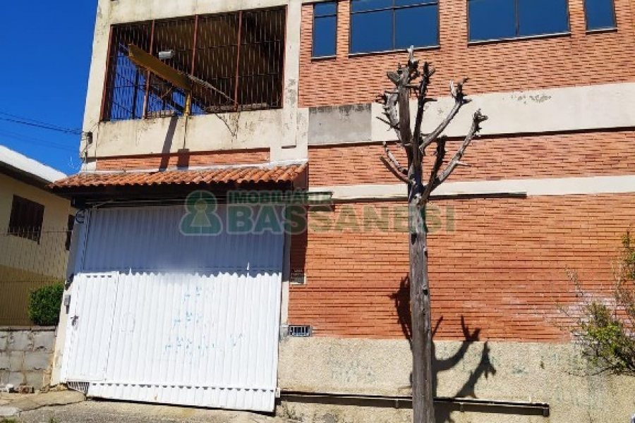Pavilhão com 550m², no bairro Rio Branco em Caxias do Sul para Alugar