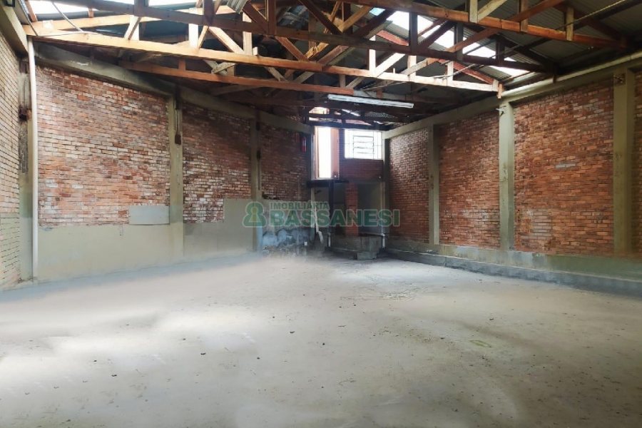 Pavilhão com 550m², no bairro Rio Branco em Caxias do Sul para Alugar