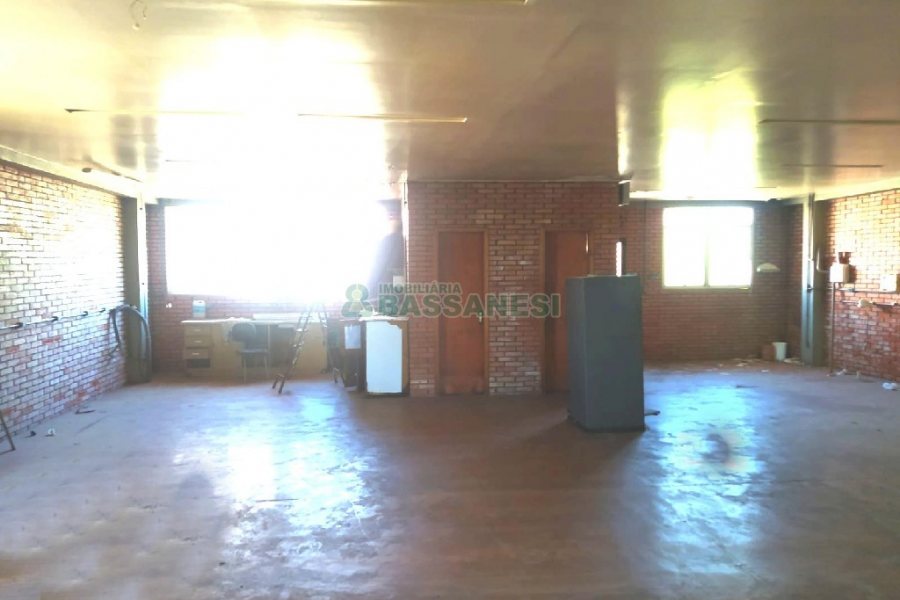 Pavilhão com 550m², no bairro Rio Branco em Caxias do Sul para Alugar