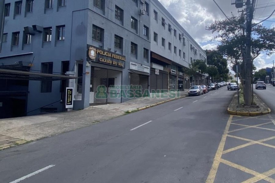 Sala com 990m², no bairro Centro em Caxias do Sul para Alugar