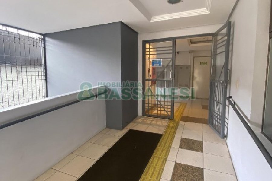 Sala com 990m², no bairro Centro em Caxias do Sul para Alugar