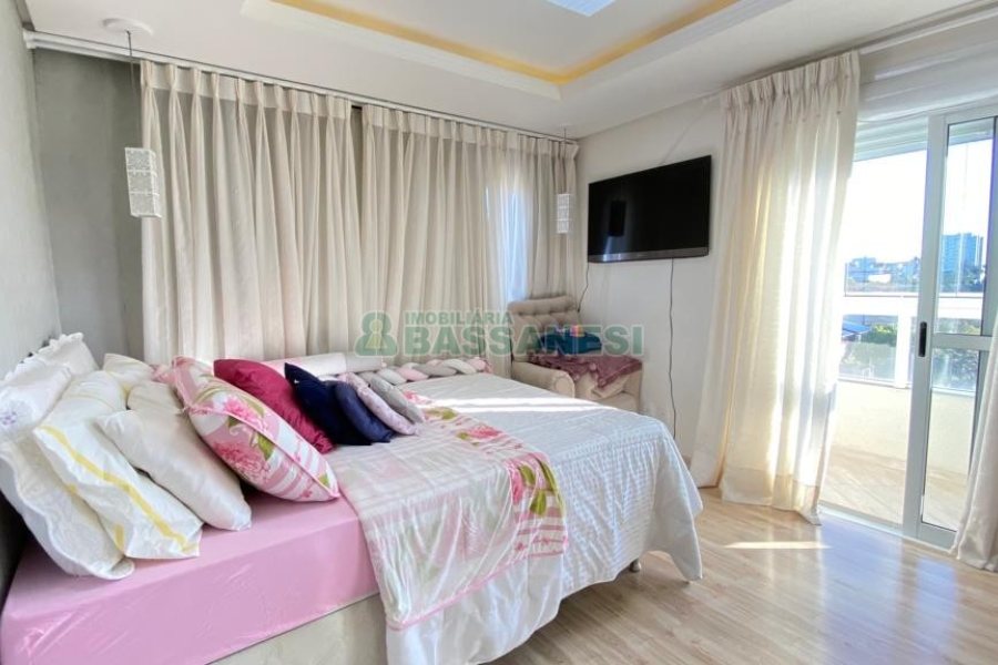 Apartamento com 84m², 2 dormitórios, 2 vagas, no bairro Santa Catarina em Caxias do Sul para Comprar