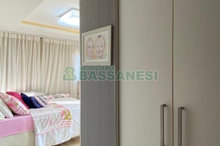 Apartamento com 84m², 2 dormitórios, 2 vagas, no bairro Santa Catarina em Caxias do Sul para Comprar