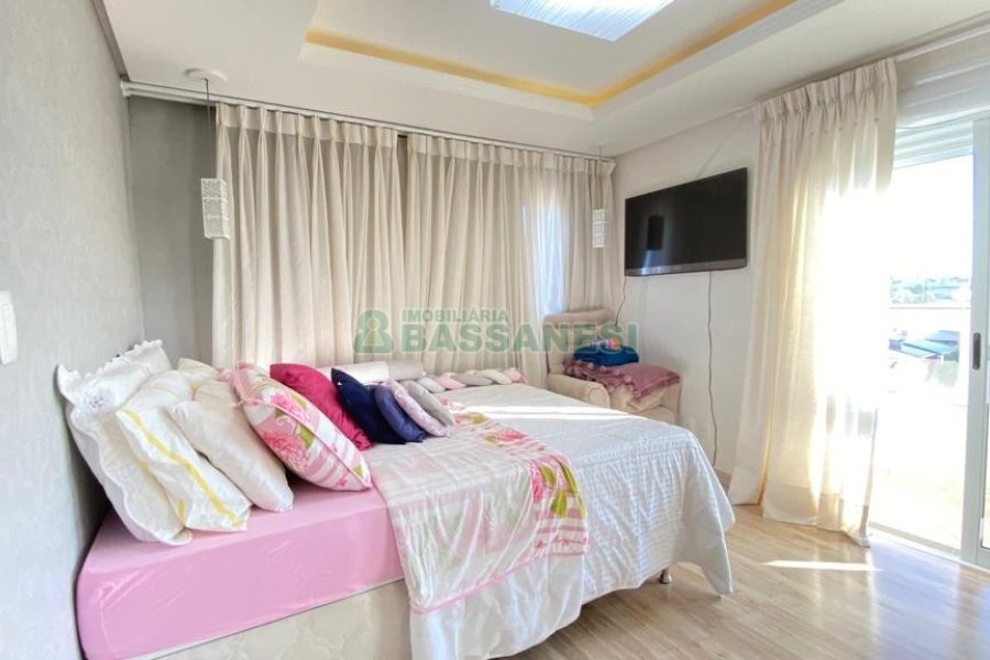 Apartamento com 84m², 2 dormitórios, 2 vagas, no bairro Santa Catarina em Caxias do Sul para Comprar