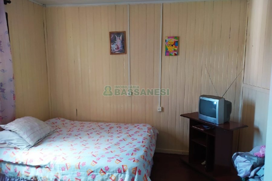 Casa com 100m², 4 dormitórios, 2 vagas, no bairro Cruzeiro em Caxias do Sul para Comprar