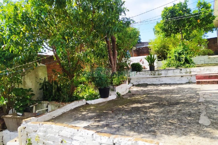 Casa com 100m², 4 dormitórios, 2 vagas, no bairro Cruzeiro em Caxias do Sul para Comprar