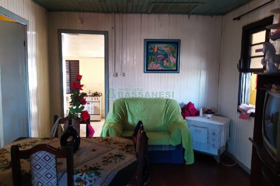 Casa com 100m², 4 dormitórios, 2 vagas, no bairro Cruzeiro em Caxias do Sul para Comprar