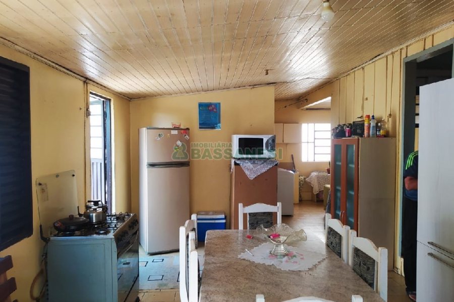 Casa com 100m², 4 dormitórios, 2 vagas, no bairro Cruzeiro em Caxias do Sul para Comprar