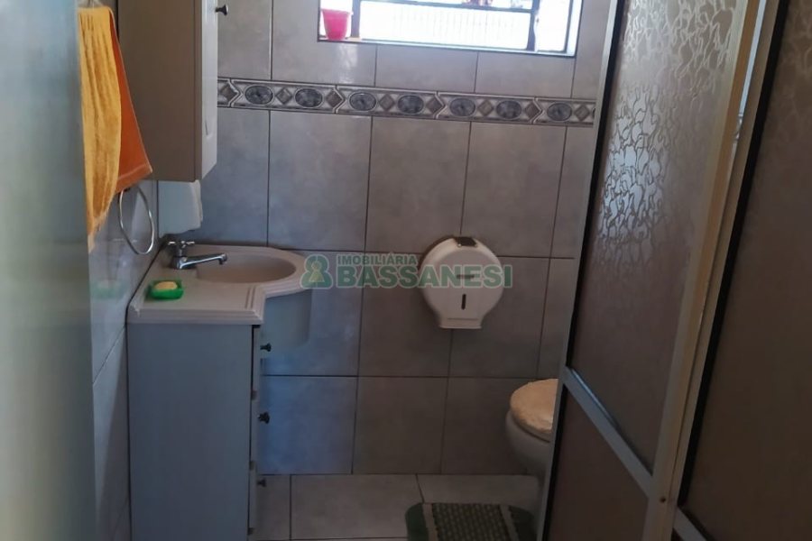 Casa com 100m², 4 dormitórios, 2 vagas, no bairro Cruzeiro em Caxias do Sul para Comprar