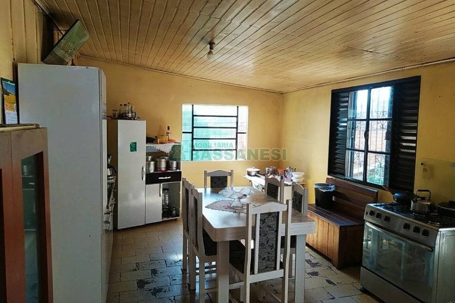 Casa com 100m², 4 dormitórios, 2 vagas, no bairro Cruzeiro em Caxias do Sul para Comprar