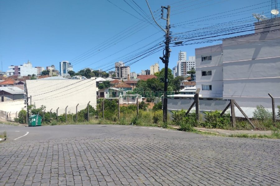 Terreno com 1350m², no bairro Pio X em Caxias do Sul para Comprar