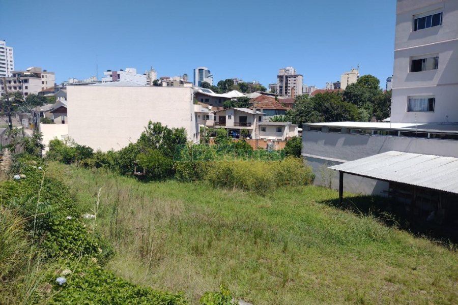 Terreno com 1350m², no bairro Pio X em Caxias do Sul para Comprar