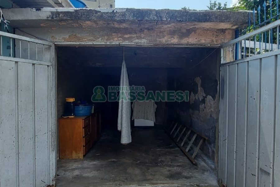 Casa com 100m², 4 dormitórios, 1 vaga, no bairro Jardim América em Caxias do Sul para Comprar