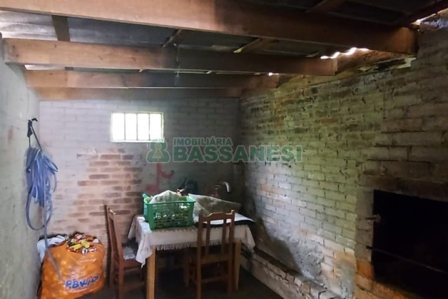 Casa com 100m², 4 dormitórios, 1 vaga, no bairro Jardim América em Caxias do Sul para Comprar