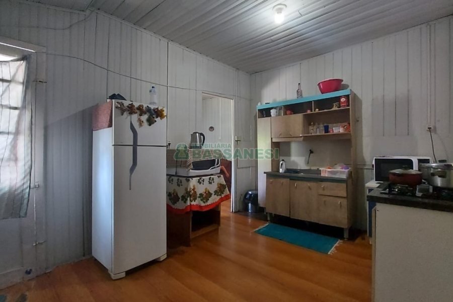 Casa com 100m², 4 dormitórios, 1 vaga, no bairro Jardim América em Caxias do Sul para Comprar