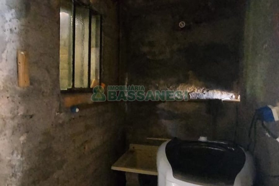 Casa com 100m², 4 dormitórios, 1 vaga, no bairro Jardim América em Caxias do Sul para Comprar