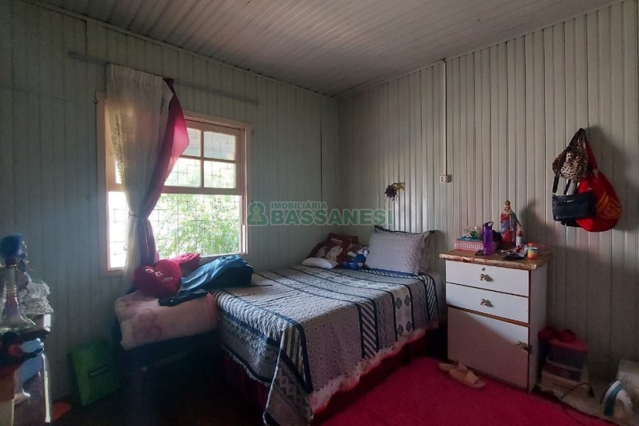 Casa com 100m², 4 dormitórios, 1 vaga, no bairro Jardim América em Caxias do Sul para Comprar