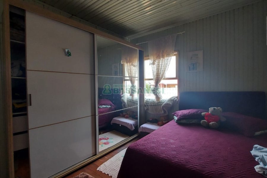 Casa com 100m², 4 dormitórios, 1 vaga, no bairro Jardim América em Caxias do Sul para Comprar