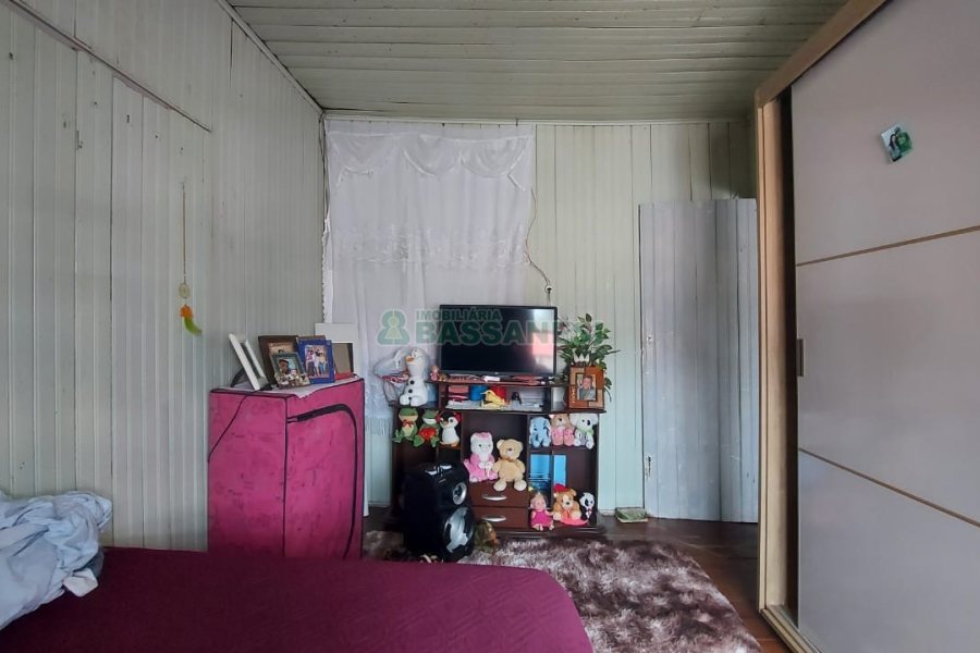 Casa com 100m², 4 dormitórios, 1 vaga, no bairro Jardim América em Caxias do Sul para Comprar