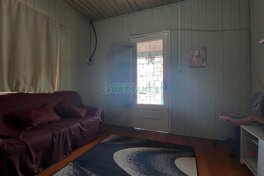 Casa com 100m², 4 dormitórios, 1 vaga, no bairro Jardim América em Caxias do Sul para Comprar