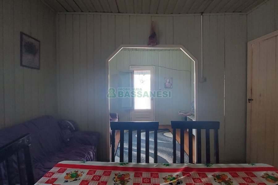 Casa com 100m², 4 dormitórios, 1 vaga, no bairro Jardim América em Caxias do Sul para Comprar