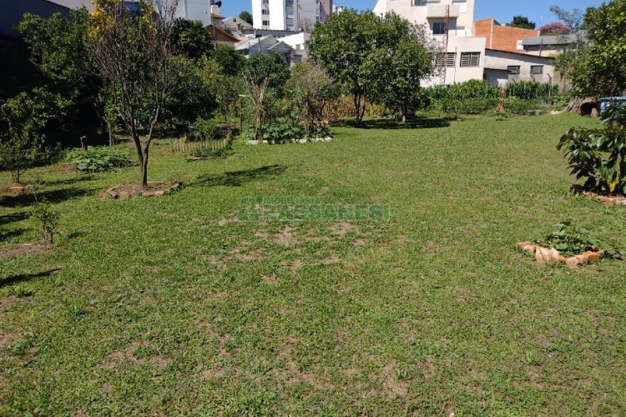 Terreno com 1349m², no bairro Pio X em Caxias do Sul para Comprar