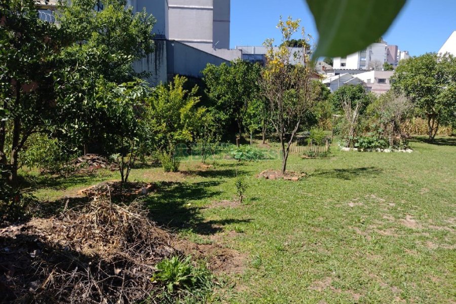 Terreno com 1349m², no bairro Pio X em Caxias do Sul para Comprar