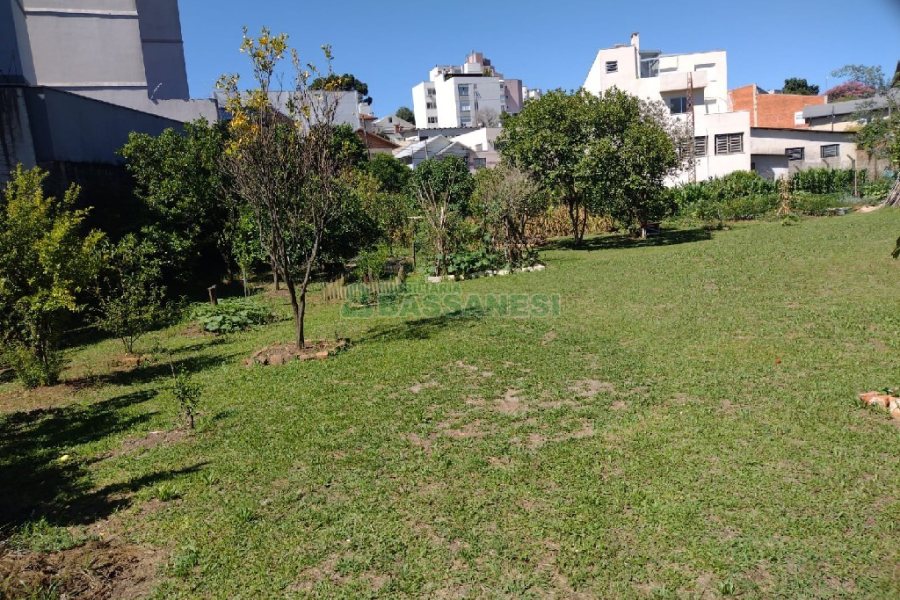 Terreno com 1349m², no bairro Pio X em Caxias do Sul para Comprar