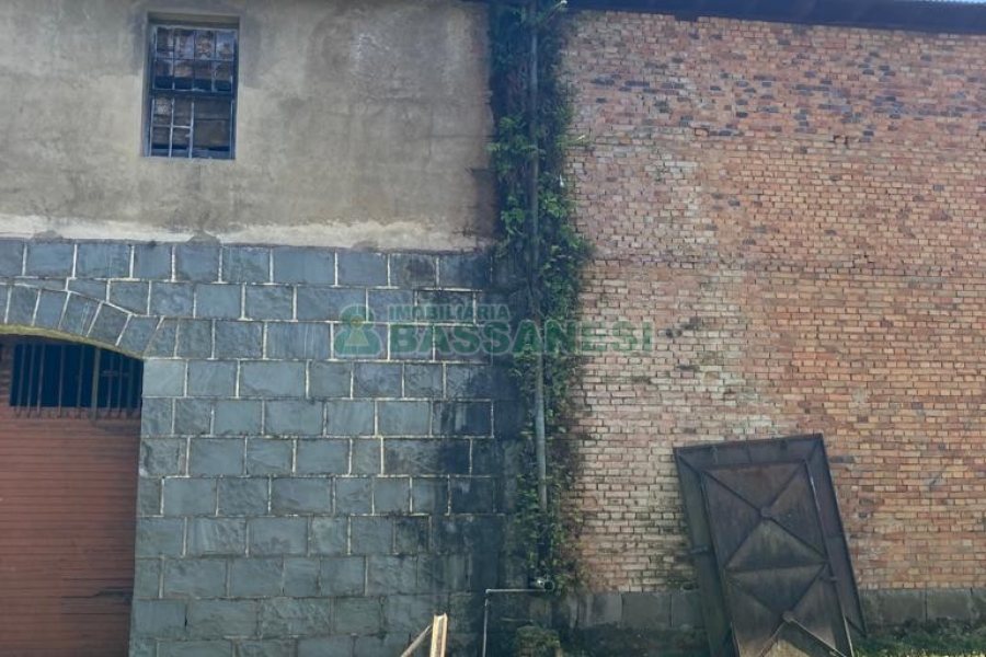 Pavilhão com 2600m², no bairro Fazenda Souza em Caxias do Sul para Comprar