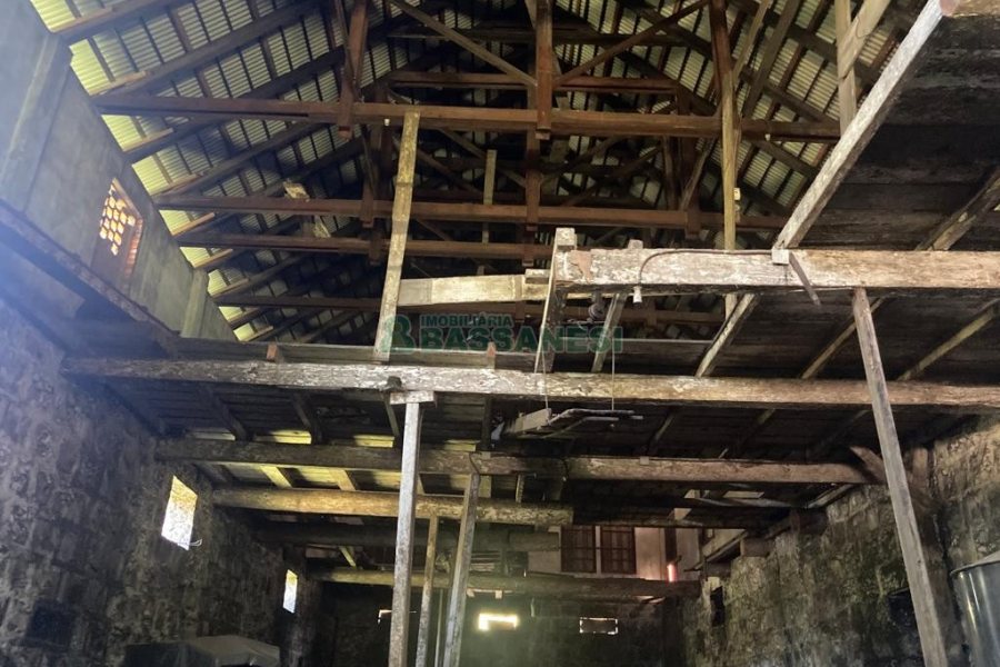 Pavilhão com 2600m², no bairro Fazenda Souza em Caxias do Sul para Comprar