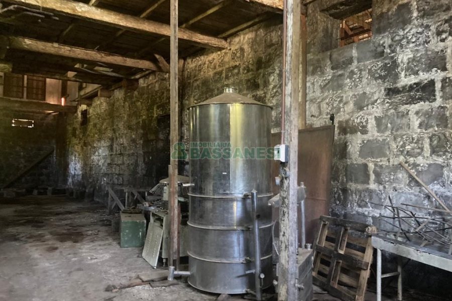 Pavilhão com 2600m², no bairro Fazenda Souza em Caxias do Sul para Comprar