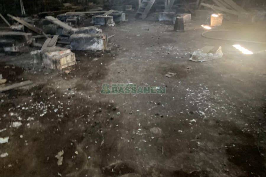 Pavilhão com 2600m², no bairro Fazenda Souza em Caxias do Sul para Comprar