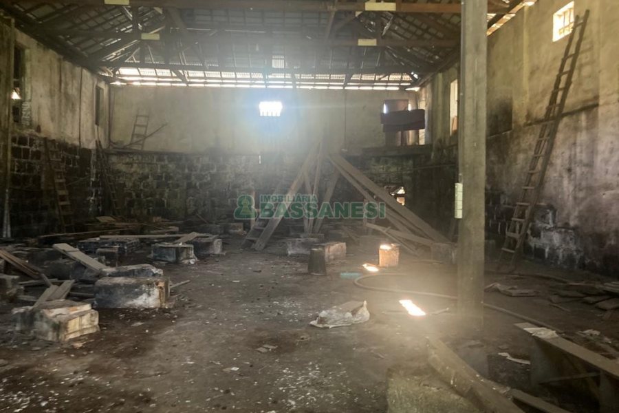 Pavilhão com 2600m², no bairro Fazenda Souza em Caxias do Sul para Comprar