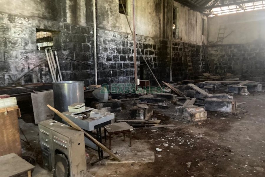 Pavilhão com 2600m², no bairro Fazenda Souza em Caxias do Sul para Comprar