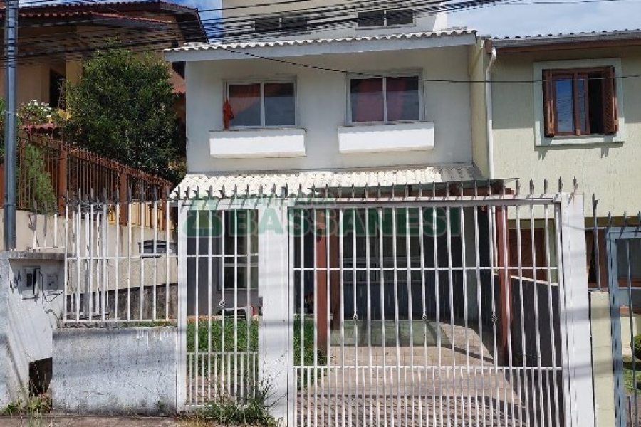 Sobrado com 200m², 3 dormitórios, 1 vaga, no bairro Santa Lúcia em Caxias do Sul para Comprar