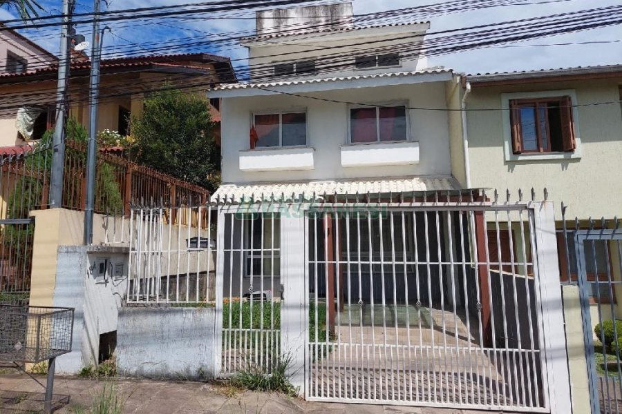 Sobrado com 200m², 3 dormitórios, 1 vaga, no bairro Santa Lúcia em Caxias do Sul para Comprar