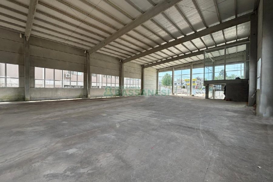 Loja com 850m², no bairro Sagrada Família em Caxias do Sul para Alugar