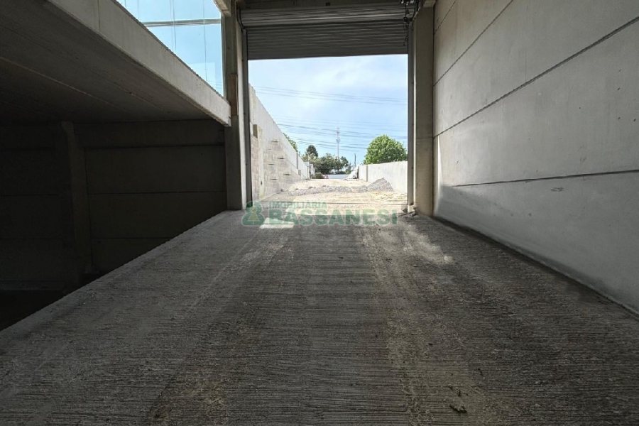 Loja com 850m², no bairro Sagrada Família em Caxias do Sul para Alugar