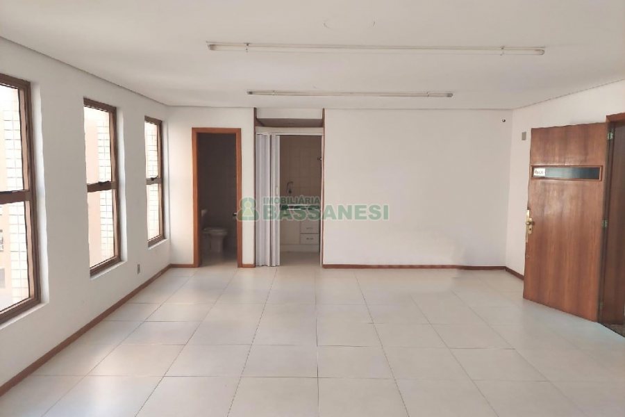 Sala com 41m², no bairro Centro em Caxias do Sul para Alugar