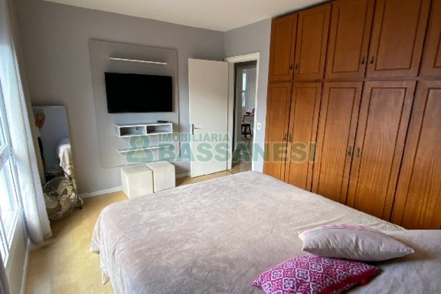 Apto Mobiliado com 91m², 2 dormitórios, 2 vagas, no bairro Pio X em Caxias do Sul para Comprar